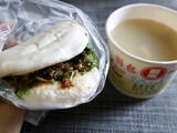 「【台湾】肉の脂身の量を選べる！ふかふか蒸しパンのハンバーガー・割包と漢方スープ・四神湯が絶品の人気店「藍家割包」」の画像5