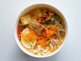 「【成城石井エスニック惣菜レビュー】「シンガポール風ラクサ」はスープの旨さが本格的！」の画像8