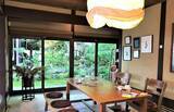 「【京都・大原】緑あふれる庭を眺めながら憩える古民家カフェ「cafe ＆ Book APIED」」の画像1
