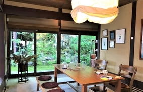 【京都・大原】緑あふれる庭を眺めながら憩える古民家カフェ「cafe ＆ Book APIED」