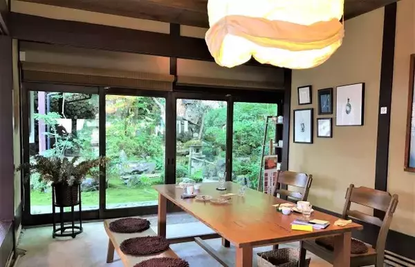 「【京都・大原】緑あふれる庭を眺めながら憩える古民家カフェ「cafe ＆ Book APIED」」の画像
