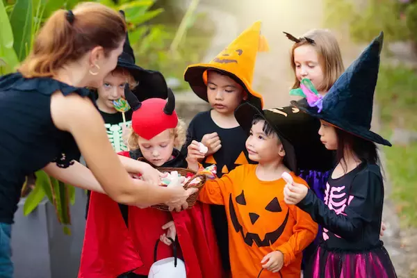 「知らないと損をする英会話術９７：ハロウィンで使う「Trick or Treat」以外の表現」の画像