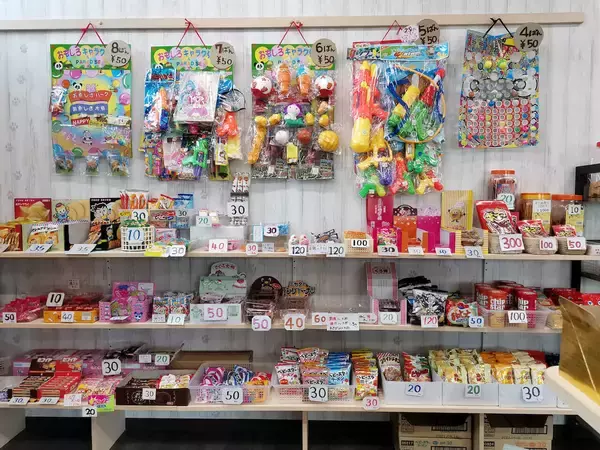 「いながきの駄菓子屋探訪68火災で失われた店を再建した「駄菓子屋まも」」の画像
