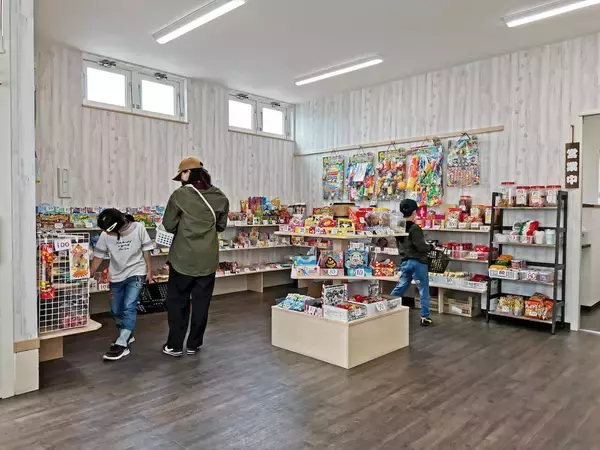 「いながきの駄菓子屋探訪68火災で失われた店を再建した「駄菓子屋まも」」の画像