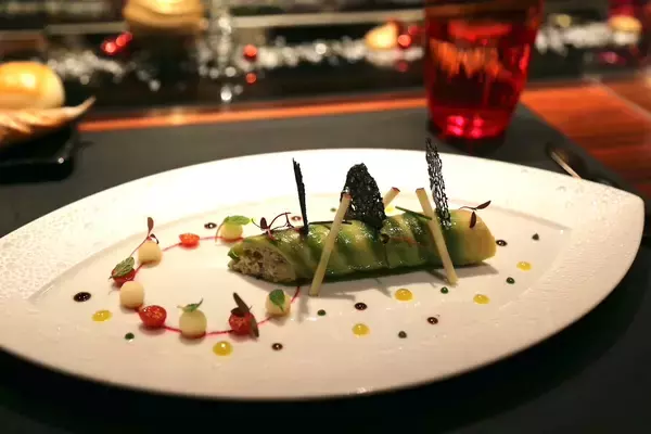 「六本木「ロブション」と「鳥取」による期間限定フレンチとは？冬の松葉がにも」の画像