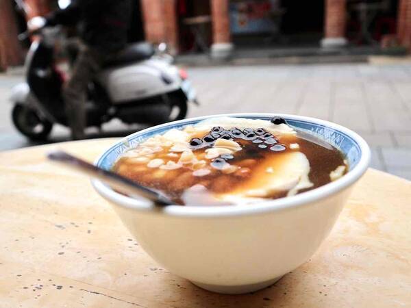「【台湾で食べたいスイーツ実食レポ】冬の定番「生姜入り豆花」を三峽老街で」の画像