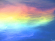見ると開運！？冬空で出会える、雲が虹色に染まる「彩雲」