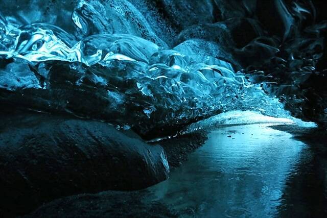 氷の宮殿 エルサのドレス サファイアに包まれるようなスーパーブルーの洞窟 15年1月21日 エキサイトニュース 2 2