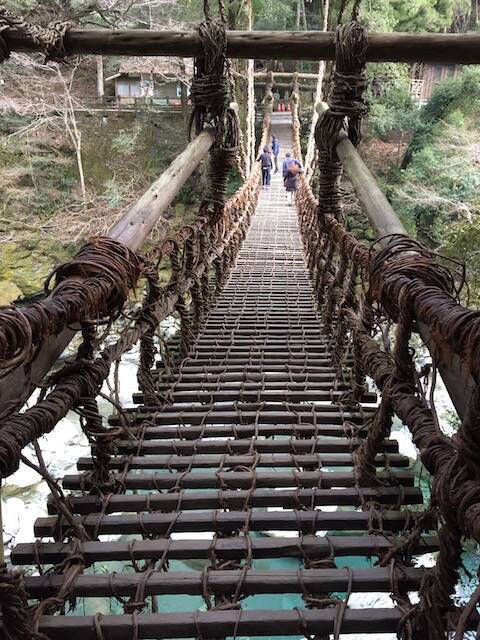 徳島 日本三大奇矯 かずら橋 を渡ってみたら 死ぬほど怖かった 16年4月23日 エキサイトニュース