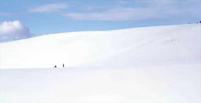 ここが日本 冬限定 雪に覆われた鳥取砂丘が驚きの別世界 15年1月28日 エキサイトニュース