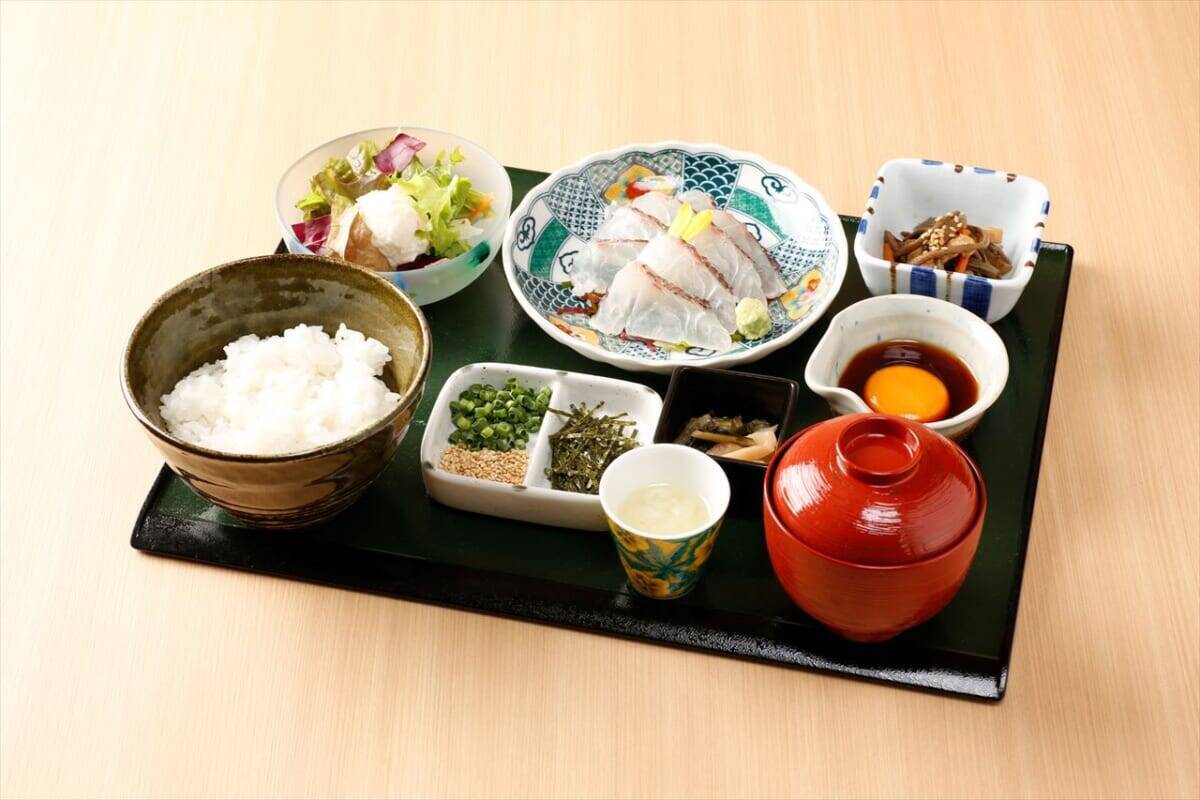 80種類以上の日本酒と会席料理が楽しめる「和食日和おさけと」東京・日本橋にオープン！