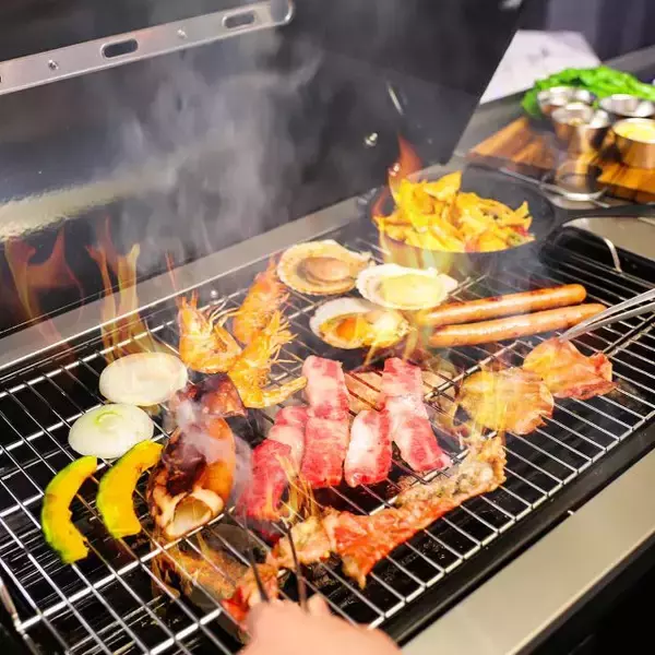 「【京都祇園ビアガーデン 北海道フェア】ジンギスカンや肉グルメを楽しむ炭火BBQ！オープニングキャンペーンもあり」の画像