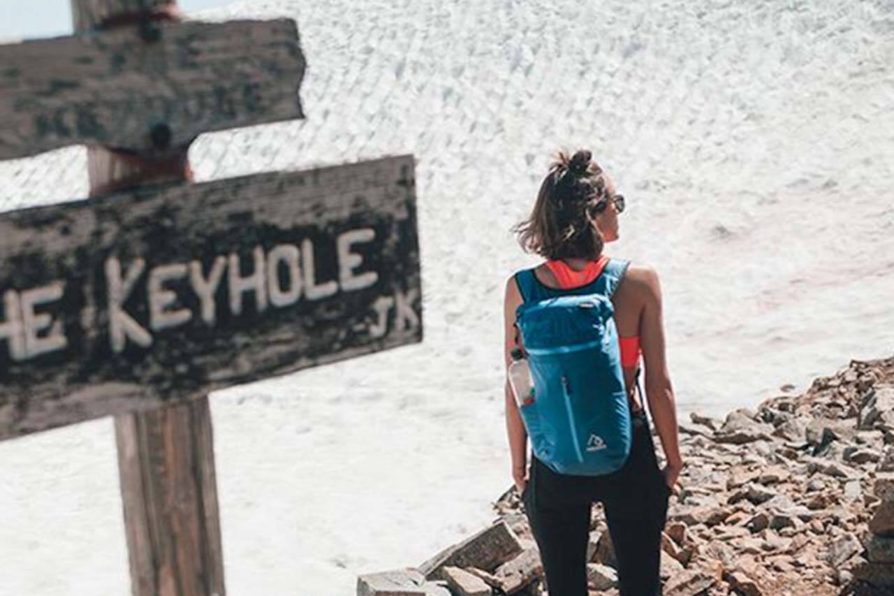 【旅グッズ流行予想】超コンパクトに折り畳める「防水スマートバックパック」