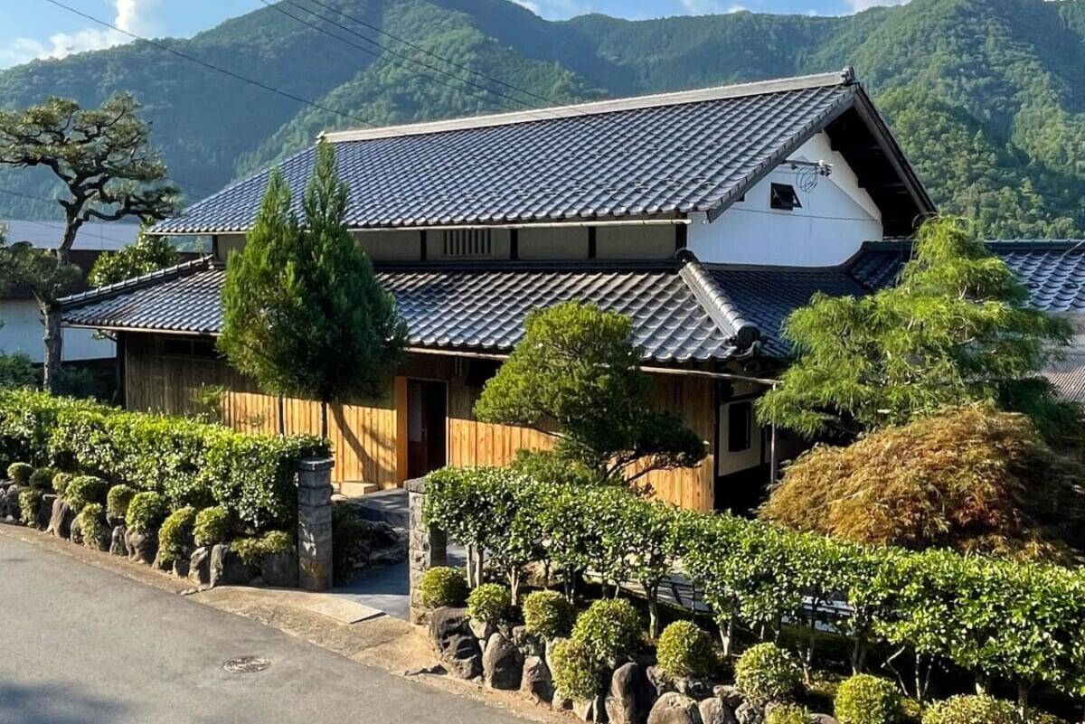 【京都】ワンちゃんも一緒に！美山エリア初のドッグラン＆ドッグカフェを併設した「一棟貸し古民家宿THYME」誕生