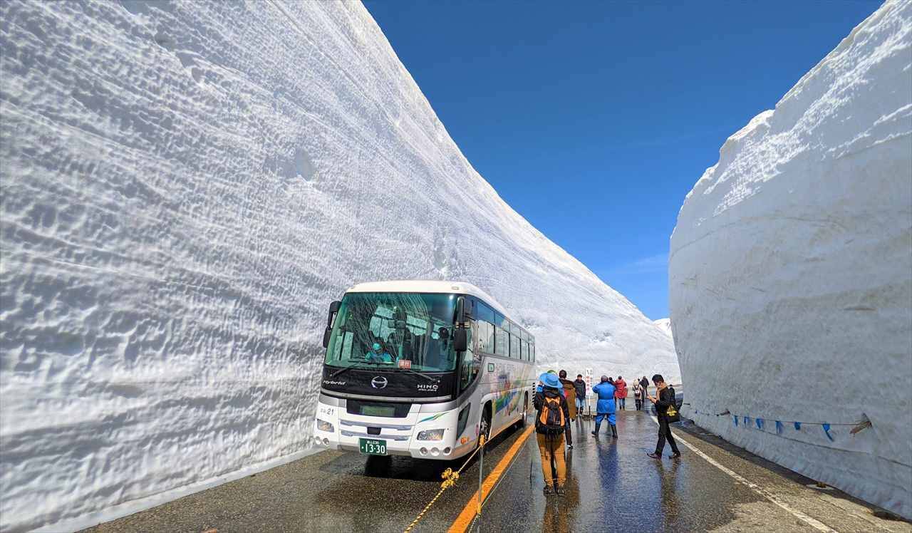 富山県と長野県を結ぶ立山黒部アルペンルートで「2023 立山黒部・雪の大谷フェスティバル」開催！