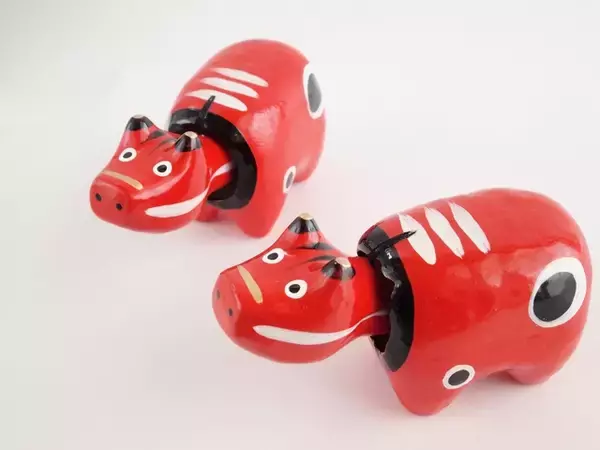 「【福島限定！人気の赤べこに続くご当地シリーズ第2弾】モンチッチが「桃」に変身！フェイスマスコットが12月下旬に発売」の画像