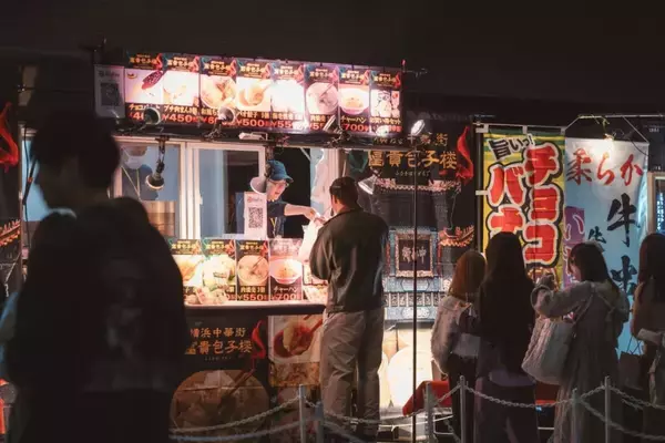 「1,500個のスカイランタンとお花見を楽しむ「花見灯夜2026」新宿住友ビル三角広場で開催！」の画像