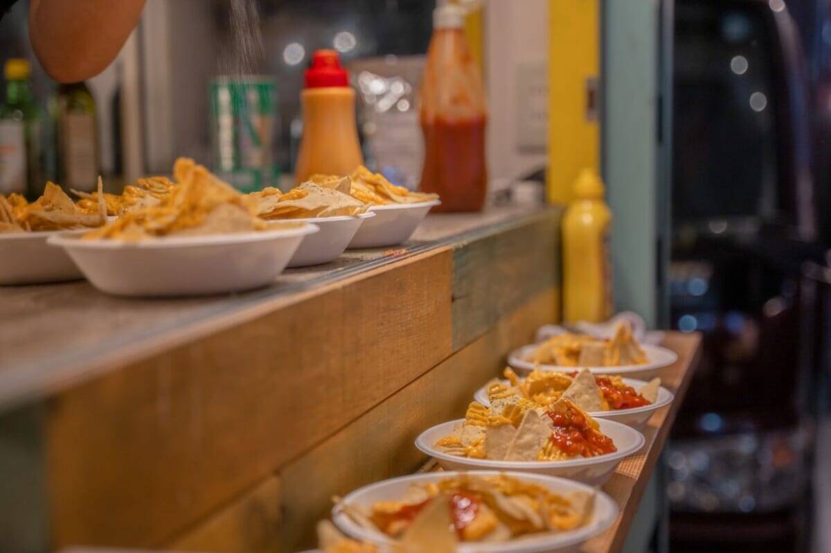 1,500個のスカイランタンとお花見を楽しむ「花見灯夜2026」新宿住友ビル三角広場で開催！