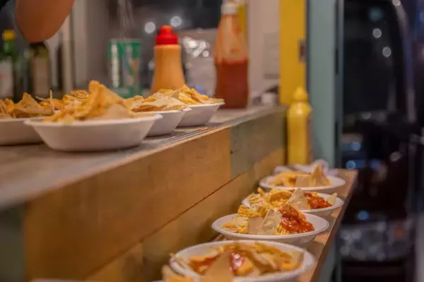 「1,500個のスカイランタンとお花見を楽しむ「花見灯夜2026」新宿住友ビル三角広場で開催！」の画像