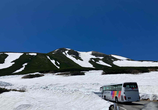 【バスに乗るだけで天空散歩】期間限定！乗鞍岳春山バスが標高2,600mの残雪地帯まで運行