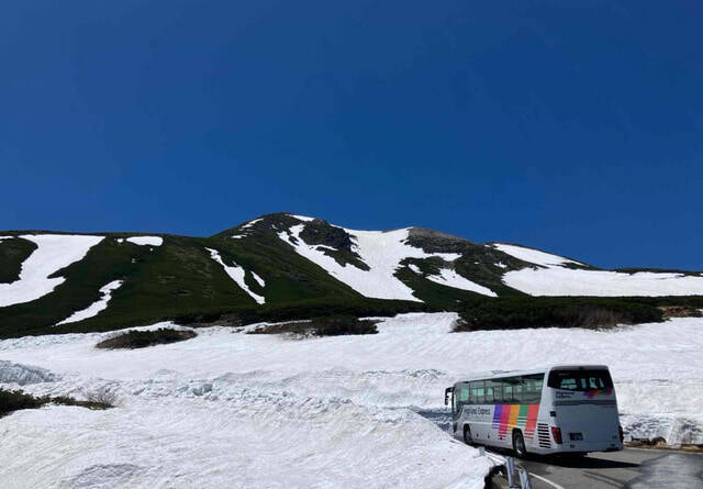 【バスに乗るだけで天空散歩】期間限定！乗鞍岳春山バスが標高2,600mの残雪地帯まで運行