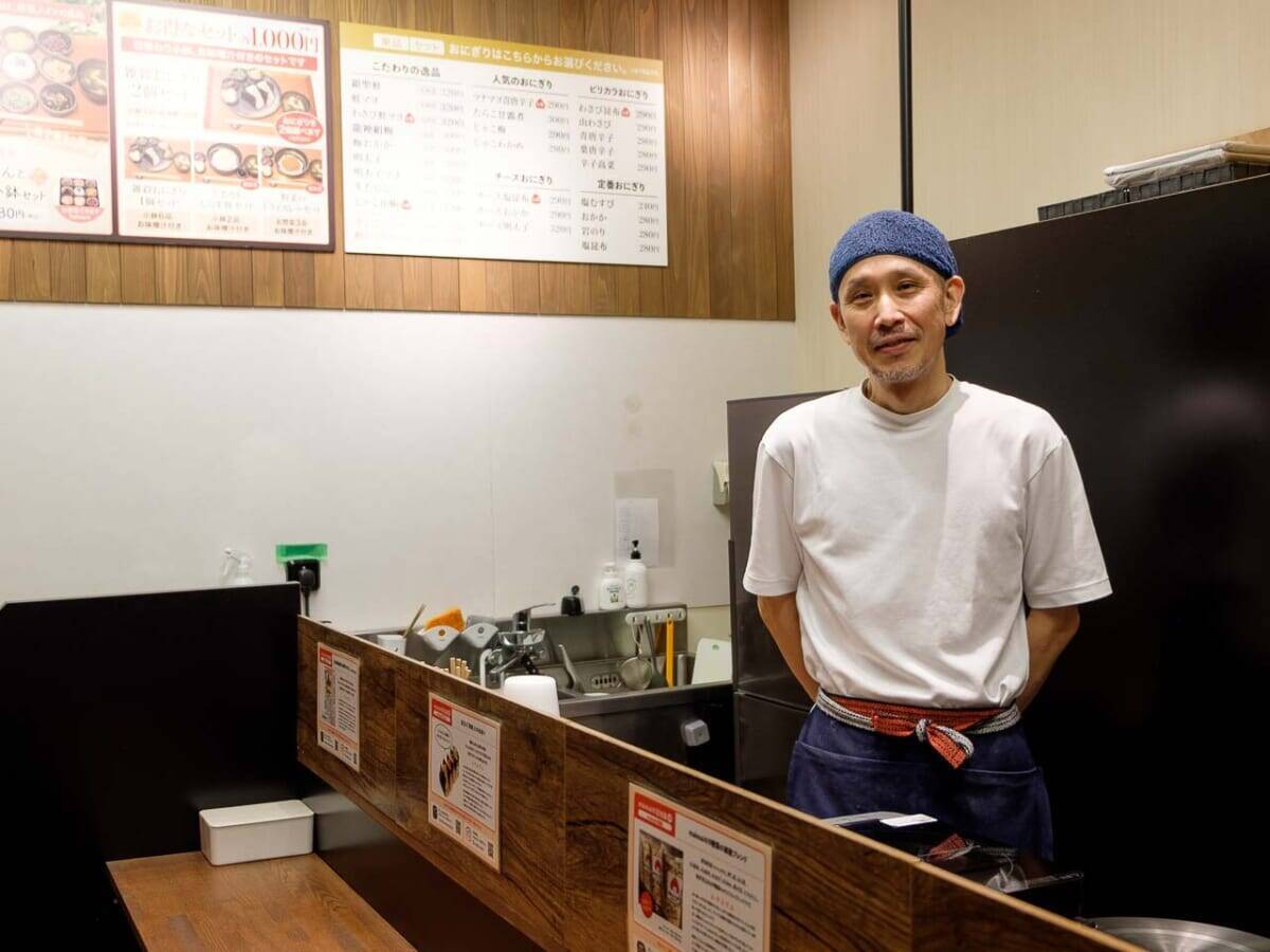 雑穀おにぎり専門店「maimai」が期間限定コラボで天然水炊きに！おいしい握り方のコツ「5㎜握り」とは？