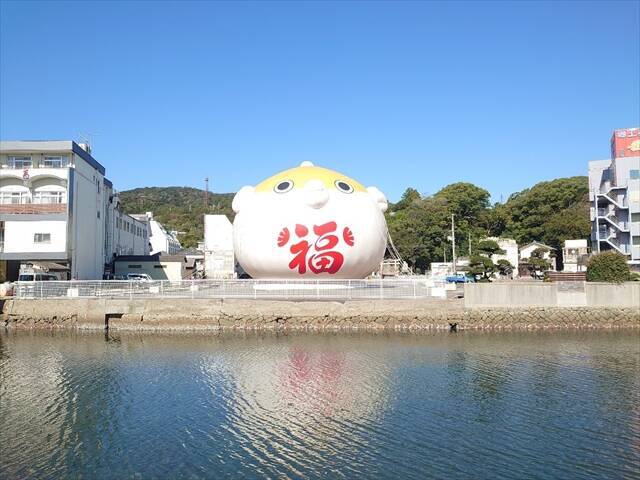 帆船マストが輝く海上のクリスマスツリー！「うずしおクルーズ クリスマスライトアップ」12月31日まで