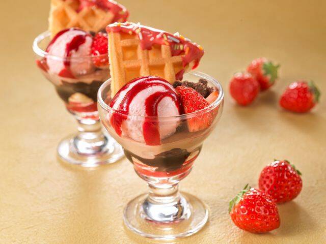 いちごスイーツがズラリ！GWには「フレッシュ苺の食べ放題」も！｜リーベルホテル大阪 ストロベリースイーツ& ディナービュッフェ