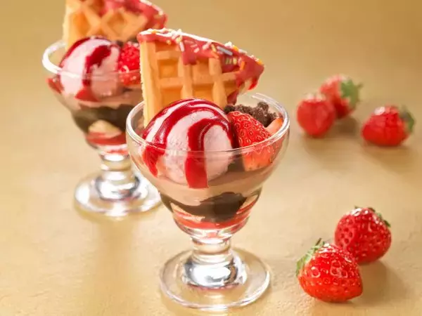 「いちごスイーツがズラリ！GWには「フレッシュ苺の食べ放題」も！｜リーベルホテル大阪 ストロベリースイーツ& ディナービュッフェ」の画像