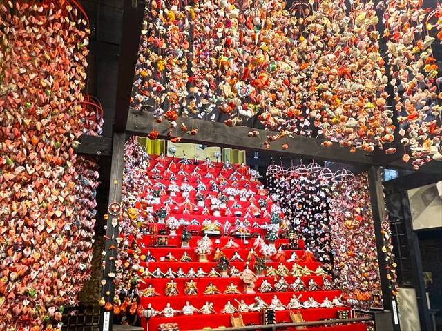 【伊豆・稲取温泉 雛のつるし飾りまつり】河津桜とともに楽しむ春の先取り旅へ
