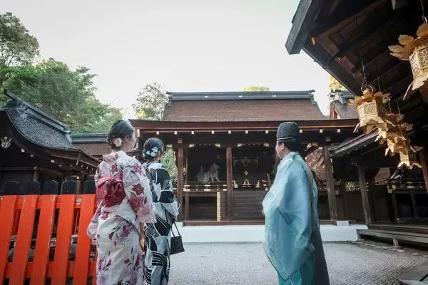 「【世界遺産・上賀茂神社】京都の夏の夜を楽しむ「夏のライトアップ ～龍神詣りと足つけ夕涼み～」開催」の画像