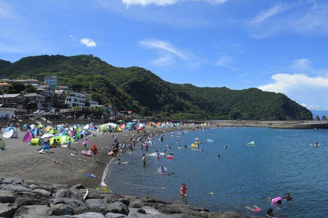 【海と温泉旅】伊東市で夏満喫！3カ所の海水浴場が7月18日よりオープン｜静岡県