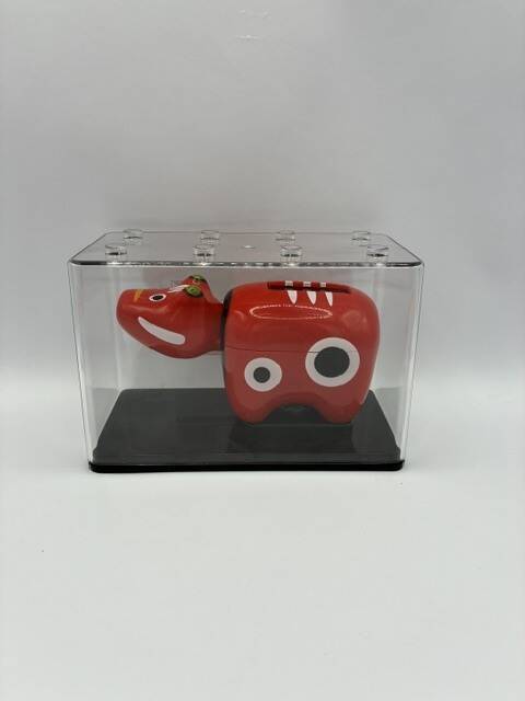 福島のお土産に新定番！？光でゆらゆら動く「ソーラー赤べこ」が可愛い