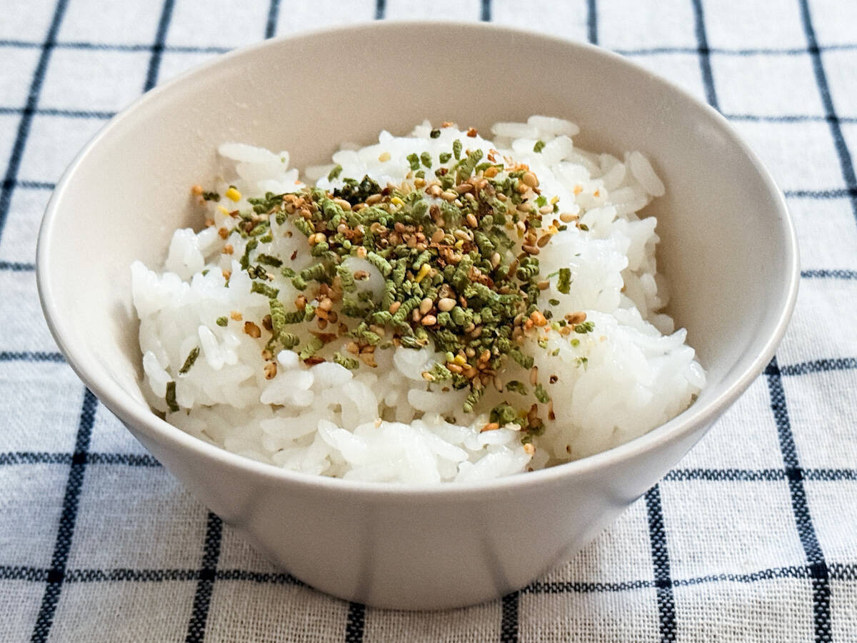 「ふりかけない理由がないふりかけのおにぎり」とは？自治体×テクノロジー・ご当地食材で進化する次世代グルメ