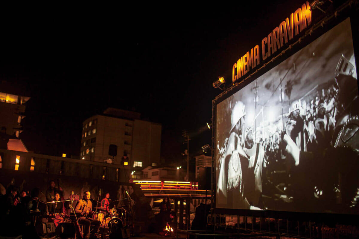 幻想的な野外映画館「品川国際映画祭 」が今年もやってきた！秋の夜長にピッタリなアウトドアシネマへ出かけよう！