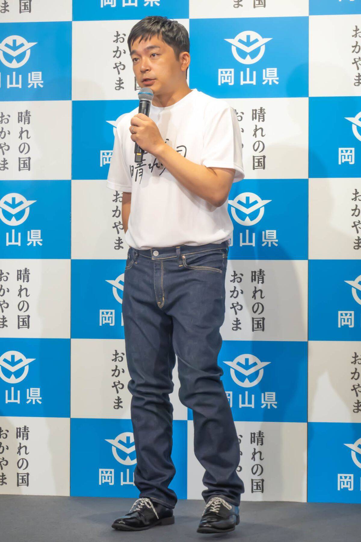 岡山が世界に誇るデニムを体感！『新橋岡山デニムストリート』ここでしか見られないデニム姿の桃太郎像も│東京・新橋