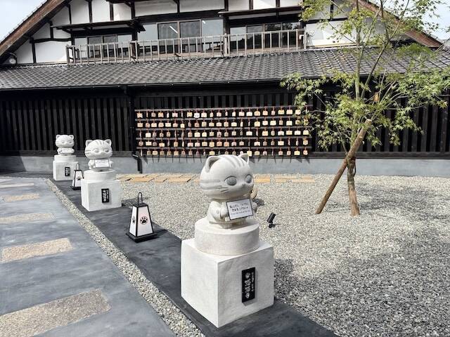 最速レビュー【大分県湯布院に猫づくしの開運ミュージアム誕生！】猫アートと猫グッズの異次元空間「猫猫寺 湯布別院」