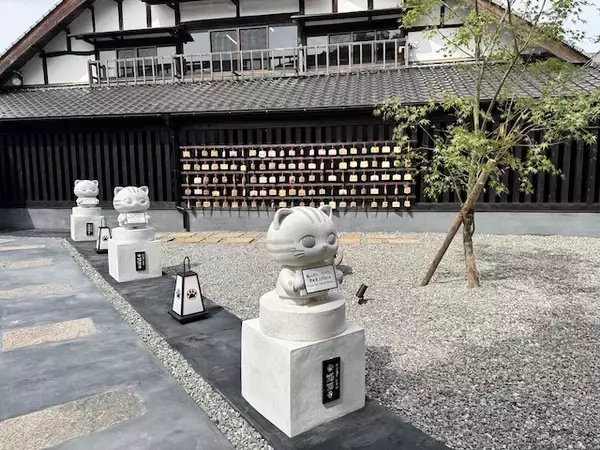 「最速レビュー【大分県湯布院に猫づくしの開運ミュージアム誕生！】猫アートと猫グッズの異次元空間「猫猫寺 湯布別院」」の画像