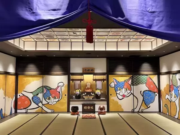「最速レビュー【大分県湯布院に猫づくしの開運ミュージアム誕生！】猫アートと猫グッズの異次元空間「猫猫寺 湯布別院」」の画像