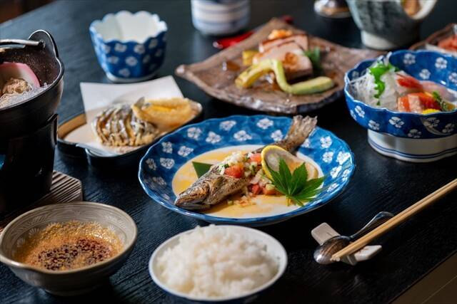 【リニューアル記念で公式予約10％オフ】ペットと泊まれる南魚沼の隠れ宿「大沢山温泉 大沢舘」｜新潟県