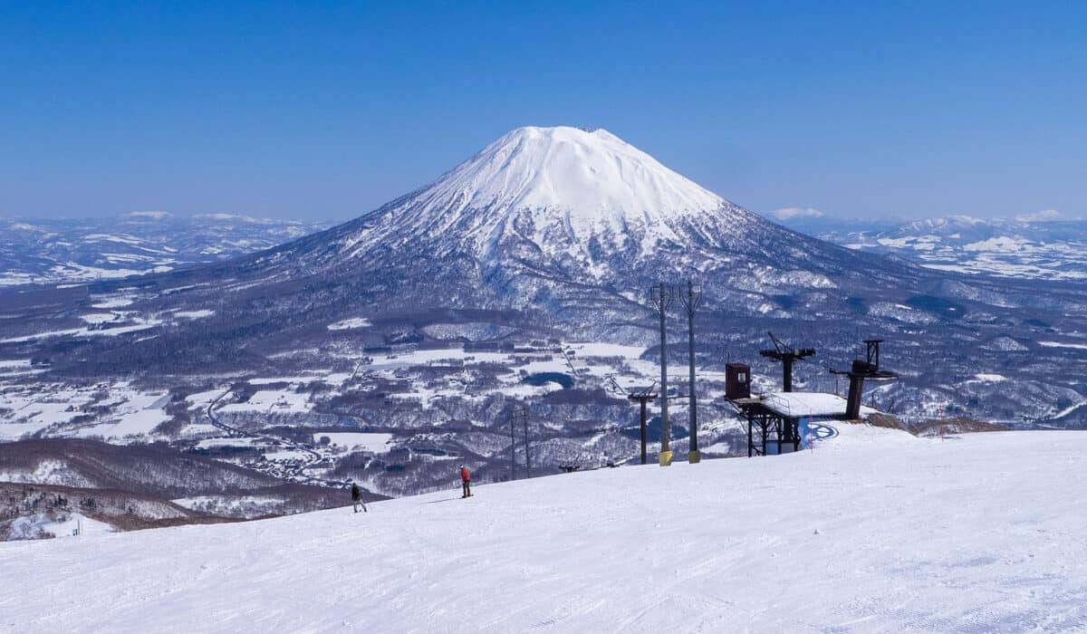 【雲海と天空のインフィニティ温泉！】途方もなく居心地がいい「シャレーアイビーワイス」宿泊記｜北海道ニセコ・花園
