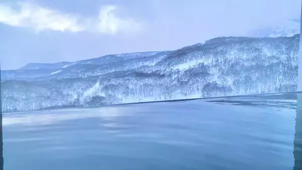 「【雲海と天空のインフィニティ温泉！】途方もなく居心地がいい「シャレーアイビーワイス」宿泊記｜北海道ニセコ・花園」の画像