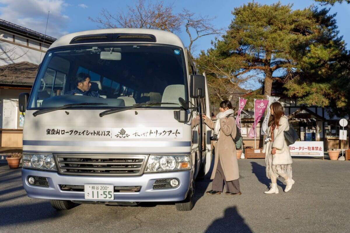 ロウバイがまもなく見頃！新たな展望スポット＆グルメでさらに楽しめる「長瀞宝登山臘梅園」｜埼玉県