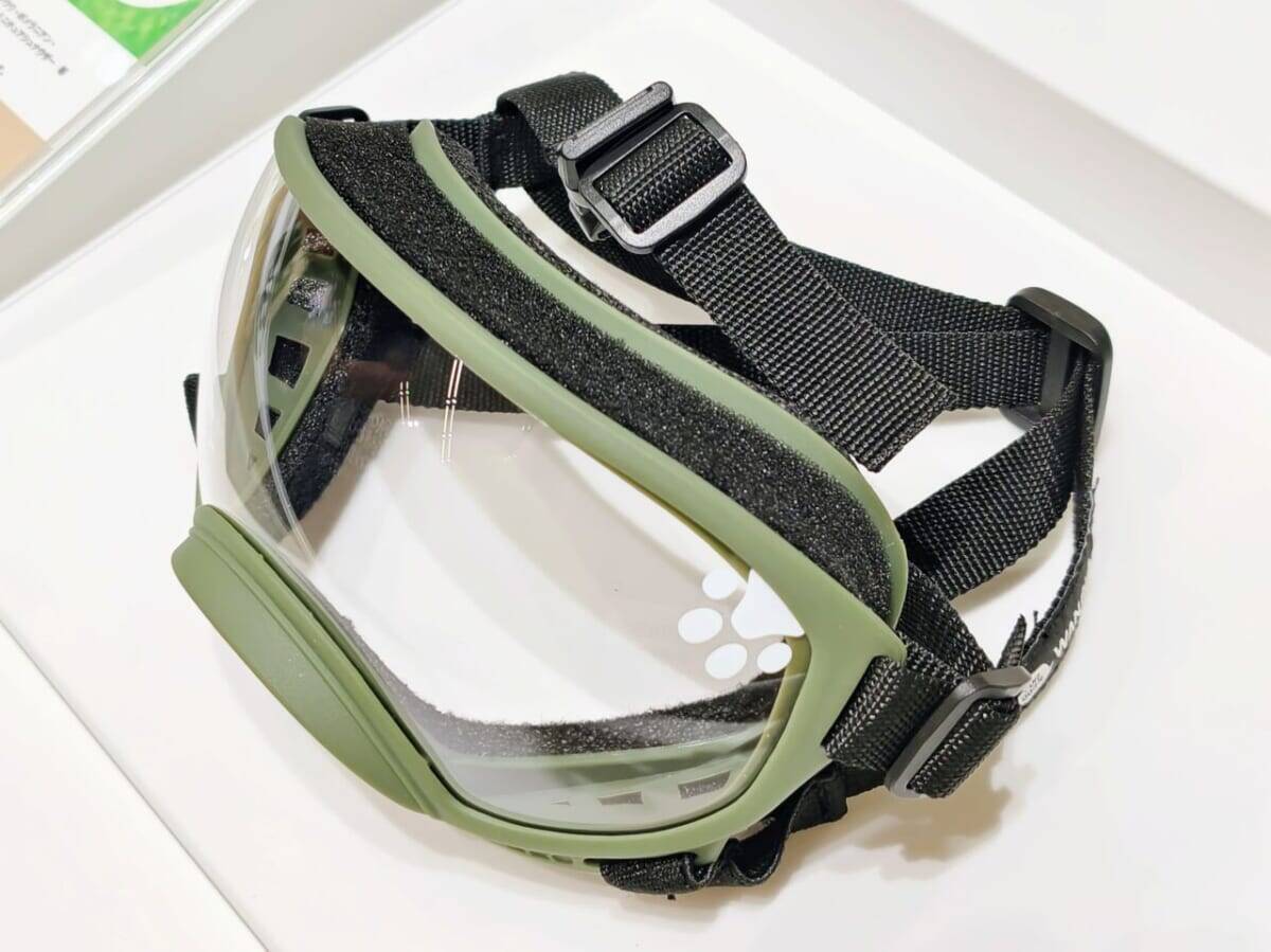 【愛犬も紫外線対策】眼鏡市場初の犬用サングラス「ワングラス」が登場！夏のお散歩や旅行のお供に