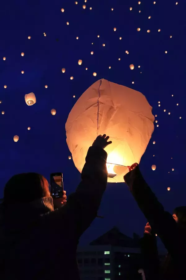 「【新潟】4年ぶりの通常開催！「つなん雪まつり」フィナーレにはランタンの打ち上げも」の画像