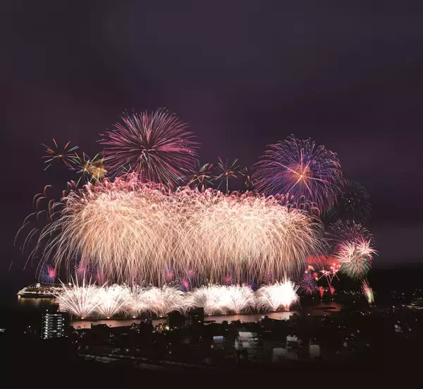 【伊東温泉海の花火大会】伊豆最多の15回開催！最大4夜連続で楽しめる日程も｜静岡