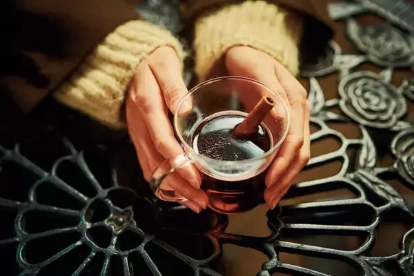 「【神戸クリスマスマーケット2025】昼も夜も見どころ満載！グリューワイン片手に楽しむ山上のイルミネーション」の画像