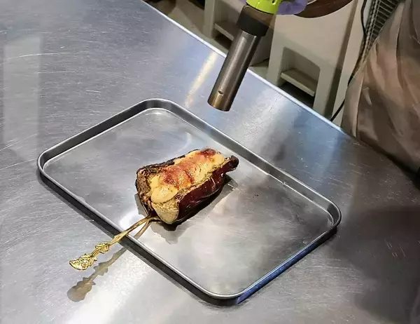 「【鎌倉・若宮大路】冬の食べ歩きグルメに決定！「大仏さまのプリン×焼きいも」の最強とろとろおやつ誕生～」の画像