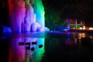 【光の氷柱と寒の灯籠2026】3月15日まで開催中！氷柱をライトアップした幻想的なイベント｜長野県小諸市