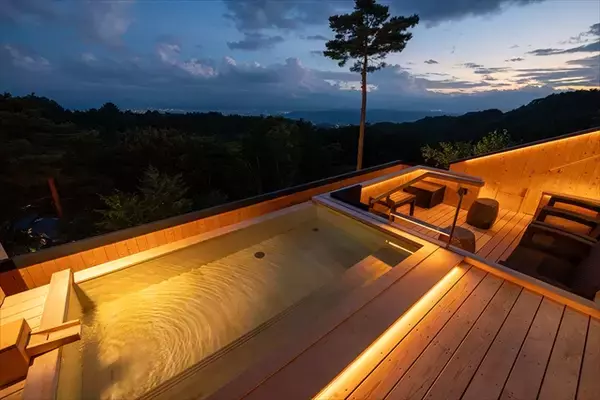 「【光の氷柱と寒の灯籠2026】3月15日まで開催中！氷柱をライトアップした幻想的なイベント｜長野県小諸市」の画像